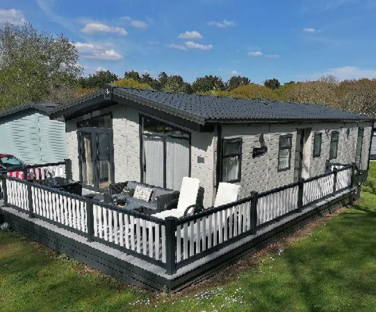 Luxury Lodge On Edge Of New Forest And 800M From Sea Entertainment And Leisure Passes Included ミルフォード・オン・シー エクステリア 写真