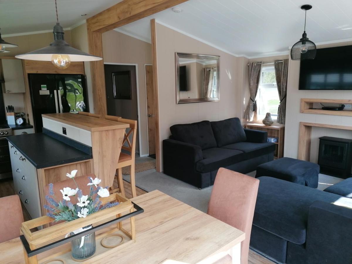 Luxury Lodge On Edge Of New Forest And 800M From Sea Entertainment And Leisure Passes Included ミルフォード・オン・シー エクステリア 写真