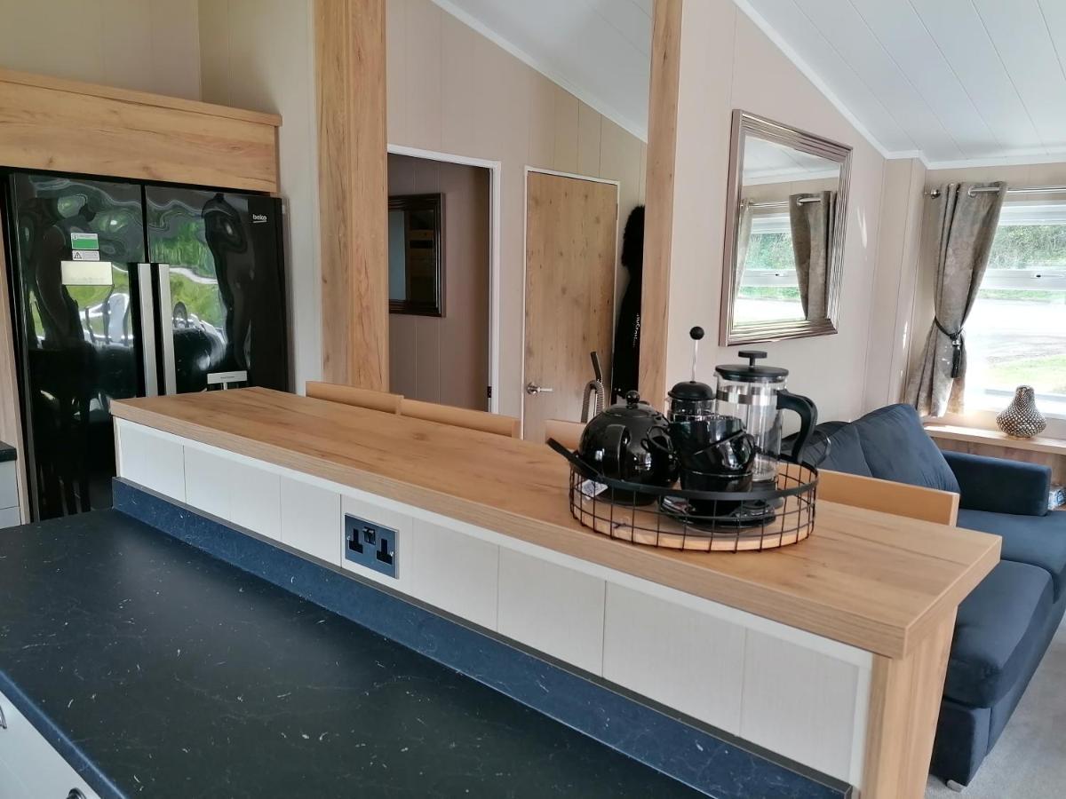 Luxury Lodge On Edge Of New Forest And 800M From Sea Entertainment And Leisure Passes Included ミルフォード・オン・シー エクステリア 写真