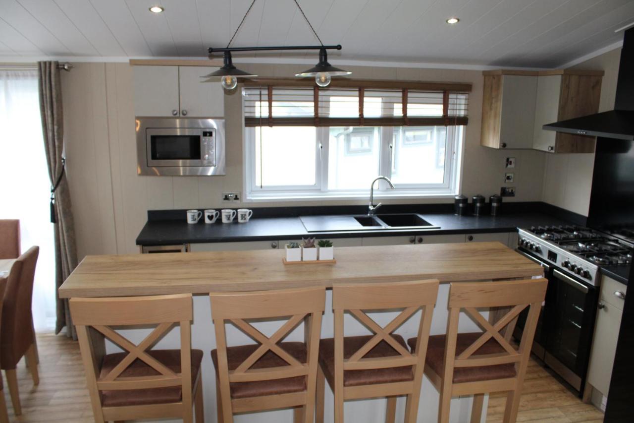 Luxury Lodge On Edge Of New Forest And 800M From Sea Entertainment And Leisure Passes Included ミルフォード・オン・シー エクステリア 写真