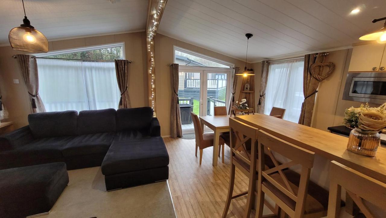 Luxury Lodge On Edge Of New Forest And 800M From Sea Entertainment And Leisure Passes Included ミルフォード・オン・シー エクステリア 写真