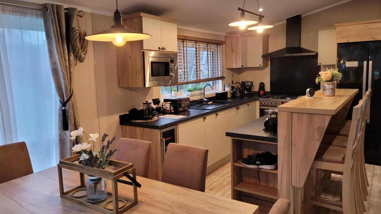 Luxury Lodge On Edge Of New Forest And 800M From Sea Entertainment And Leisure Passes Included ミルフォード・オン・シー エクステリア 写真