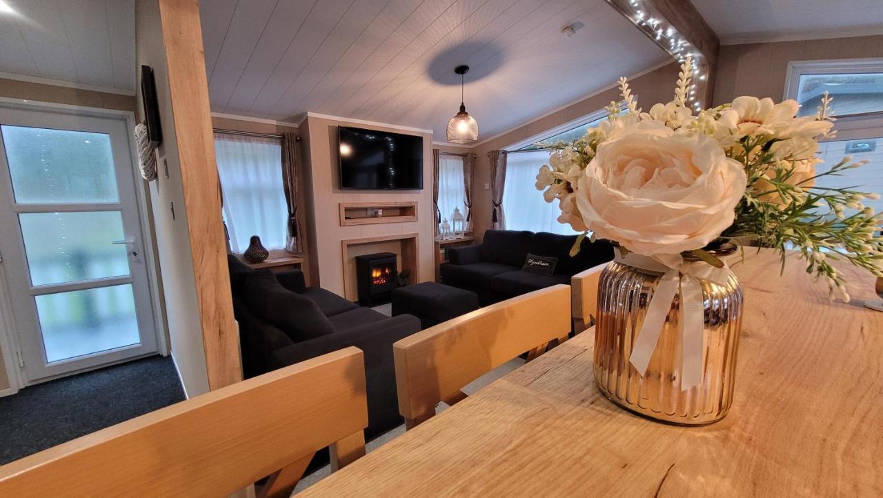 Luxury Lodge On Edge Of New Forest And 800M From Sea Entertainment And Leisure Passes Included ミルフォード・オン・シー エクステリア 写真