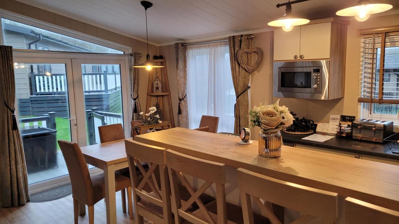 Luxury Lodge On Edge Of New Forest And 800M From Sea Entertainment And Leisure Passes Included ミルフォード・オン・シー エクステリア 写真