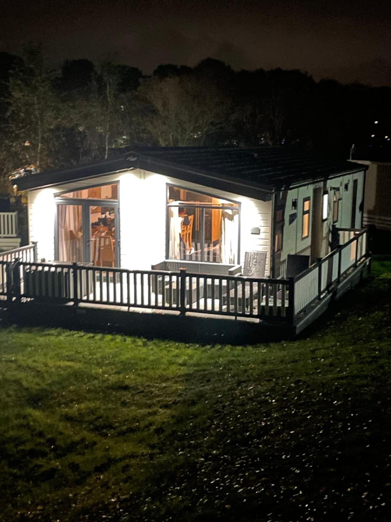 Luxury Lodge On Edge Of New Forest And 800M From Sea Entertainment And Leisure Passes Included ミルフォード・オン・シー エクステリア 写真